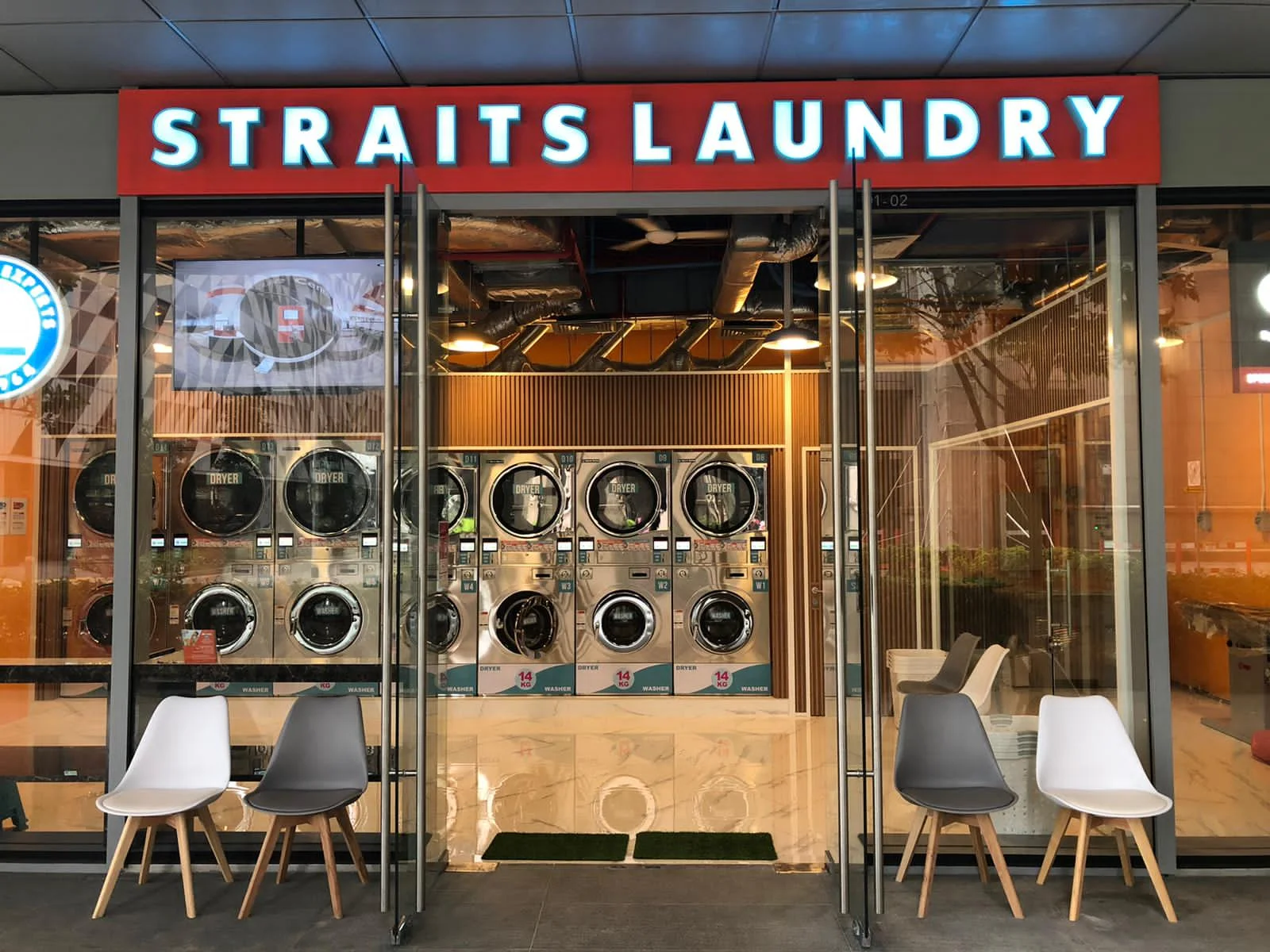 Outlet-Straits-Laundry